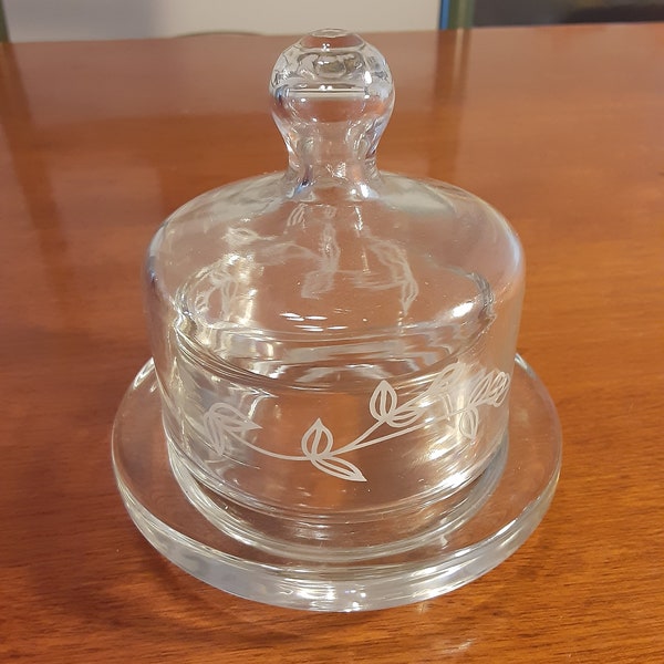 Unique little etched glass butter or jelly dish with cover. Princess House Heritage collection. Like new. Just too cute not to have it!