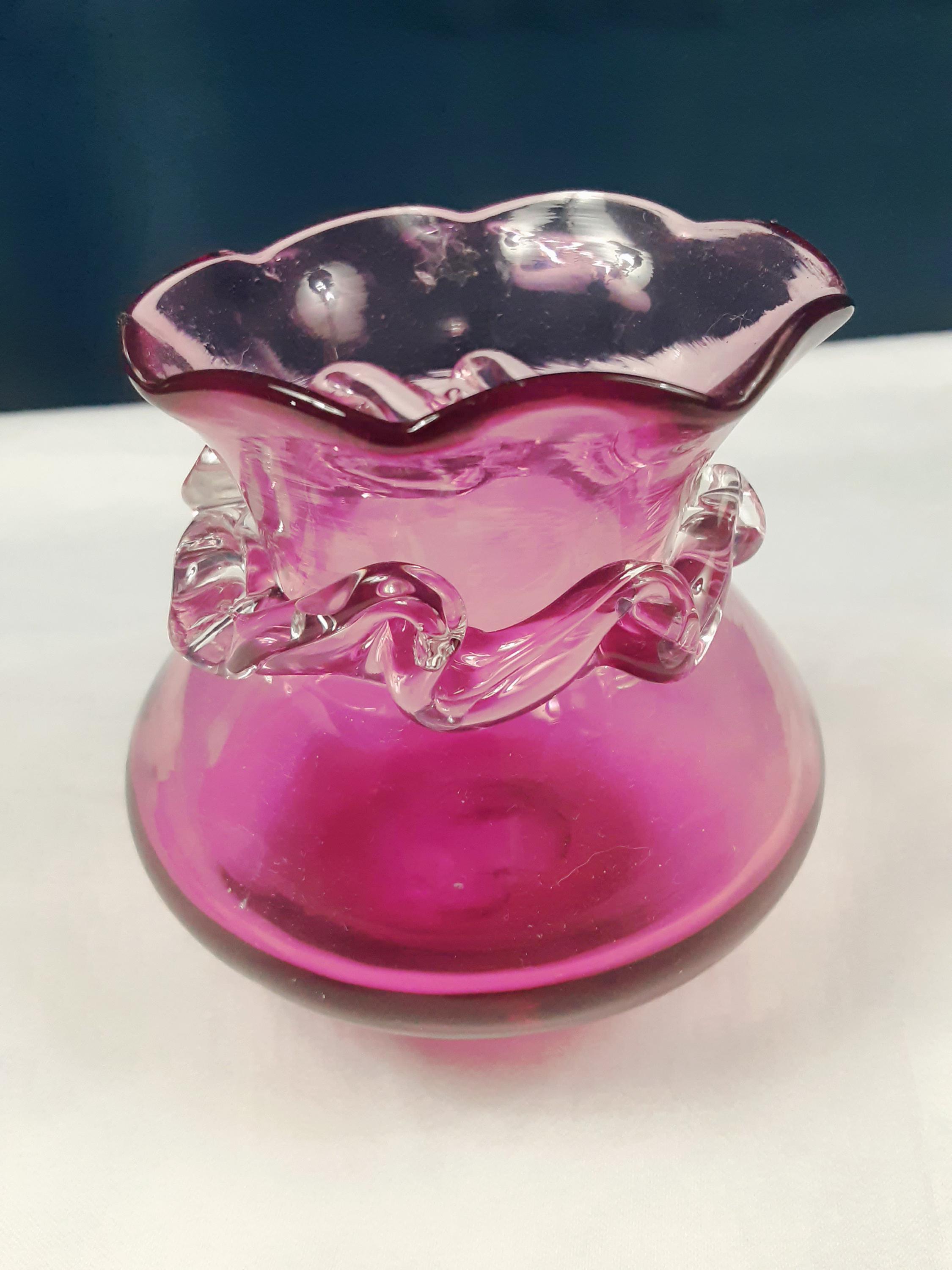 Vintage Pilgrim art glass handblown cranberry ribboned & scalloped art glass bud vase. Small, 3" by 3". Excellent condition.