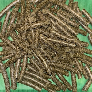 Natural Hemp Pellets for Horses – Rich in Omega & Fiber – 0.5kg / 1kg Packs