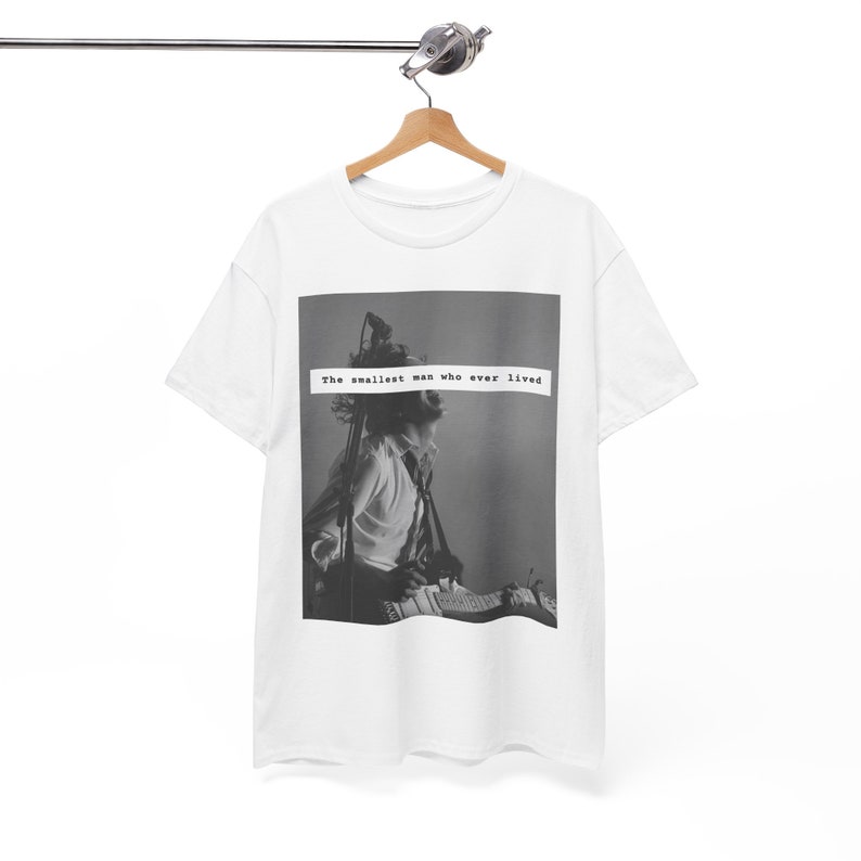 Ratty Healy Der kleinste Mann, der je gelebt hat T-Shirt Unisex Heavy Cotton T-Shirt Matty Healy Die 1975 Taylor Swift Tortured Poets Abteilung TTPD Bild 5