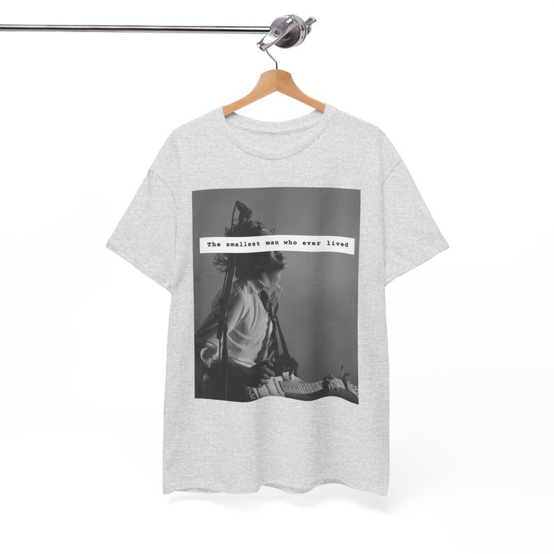 Ratty Healy Der kleinste Mann, der je gelebt hat T-Shirt Unisex Heavy Cotton T-Shirt Matty Healy Die 1975 Taylor Swift Tortured Poets Abteilung TTPD Bild 7