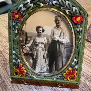 Vintage Italian micro mosaic photo frames in gorgeous green colour with oval apertures and glass such pretty small frames