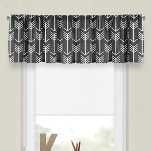 arrows print valance, black white valance, black arrows valance, arrow valance, white arrows valance, arrows decor, southwest valance