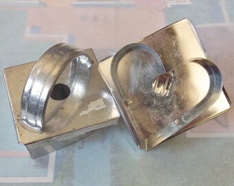 Vintage / Metal Cookie Cutters / Two Items / Hearts