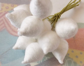 Vintage Spun Cotton / Rose Pod Centers / Stamen-Peps / One Bundle / 12 Stems / Millinery Flower Centers / Flower Making Supplies