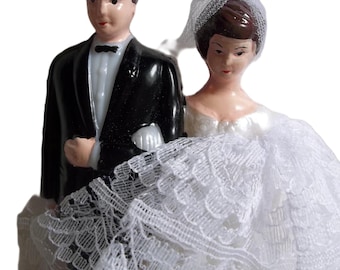 Vintage / Wedding Cake Topper / Bride and Groom / DIY / Bridal Shower Cake Decoration / Scenemaker / Golden Anniversary