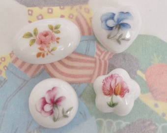Sale / Vintage / Tiny Miniature Ceramic Pill Boxes / White with Florals / Four Items / Giftable / Party Favors / Easter / Scenemakers