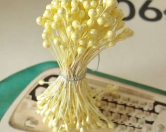 Vintage Millinery / Double-Ended Floral Stamens / One Unaltered Bunch / Pearlized Yellow / DIY / Flower Making