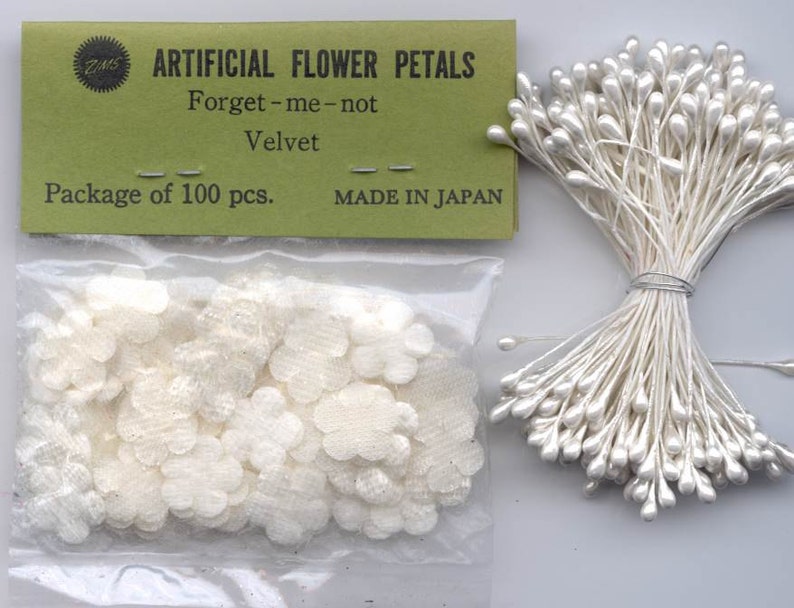Velvet Forget Me Not Blossom Faces / 100 Pieces / Double Ended Stamens / Artificial Flower Petals / Vintage Old Stock / Made in Japan image 5