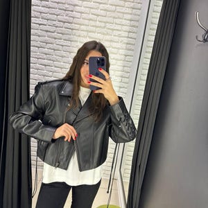Handgemaakt schapenvachtleren bikerjack – vetermouwen, oversized pasvorm afbeelding 10