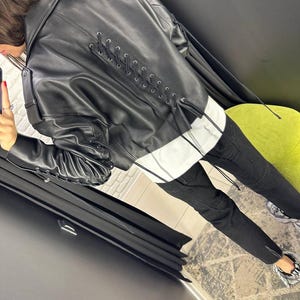 Handgemaakt schapenvachtleren bikerjack – vetermouwen, oversized pasvorm afbeelding 9