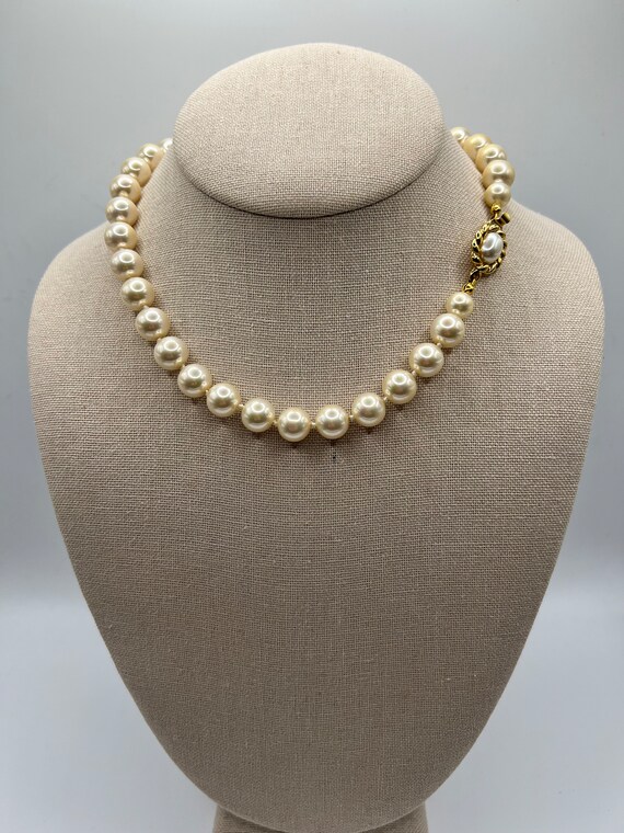 Vintage High Quality Glass Hand-Knotted Pearl Chok