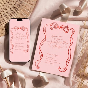Op de afbeelding: Een roze uitnodiging en een smartphone tonen hetzelfde ontwerp: een rode lintframe met de tekst "Join us for a Galentine's Day Party". De uitnodiging bevat evenementdetails. De achtergrond toont een waaier, lint en gedroogde bloemen.