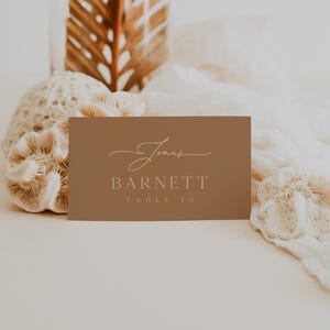 Modelo de cartão de lugar de casamento simples, casamento marrom minimalista, cartões de lugar de tenda e planos, download instantâneo para impressão com Templett, Khloe