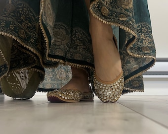 Kundan Punjabi Jutti / Pisos de boda / Pisos Kundan / Kundan Khussa Ballerines / Desi Jutti / Khussa / Mojaris / Zapatos de novia /