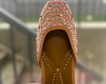 Pink Punjabi Jutti | Embroidered Handicrafts | Ethnic sandal | Silk Thread | bridesmaid gift | Khussa | Mojaris | Desi Jutti| Footwear