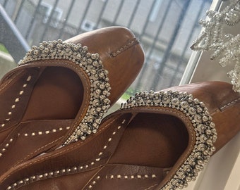 Punjabi Jutti | Indian Embellishment Ghungroo  | Ethnic sandal | Khussa | Mojaris | Desi Jutti | Cushion