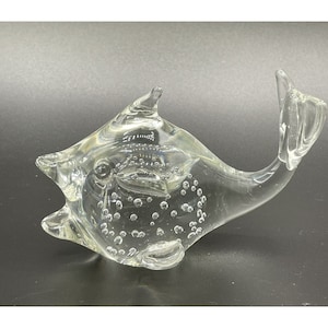 Art Glass Fish Clear Glass with Bullicante Not Signed High Polished Bottom
