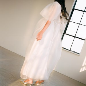 Wedding Dress. Ivory Wedding Dress. Elegant Wedding Dress. Simple Bridal Modern Gown with Sleeves. Ivory Organza. Puff sleeves. Garden
