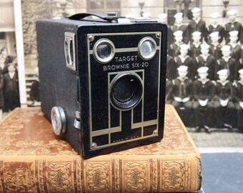 Kodak Target Brownie Six-20  Box Camera Vintage Black Art Deco Graphics Untested  23L18E03S