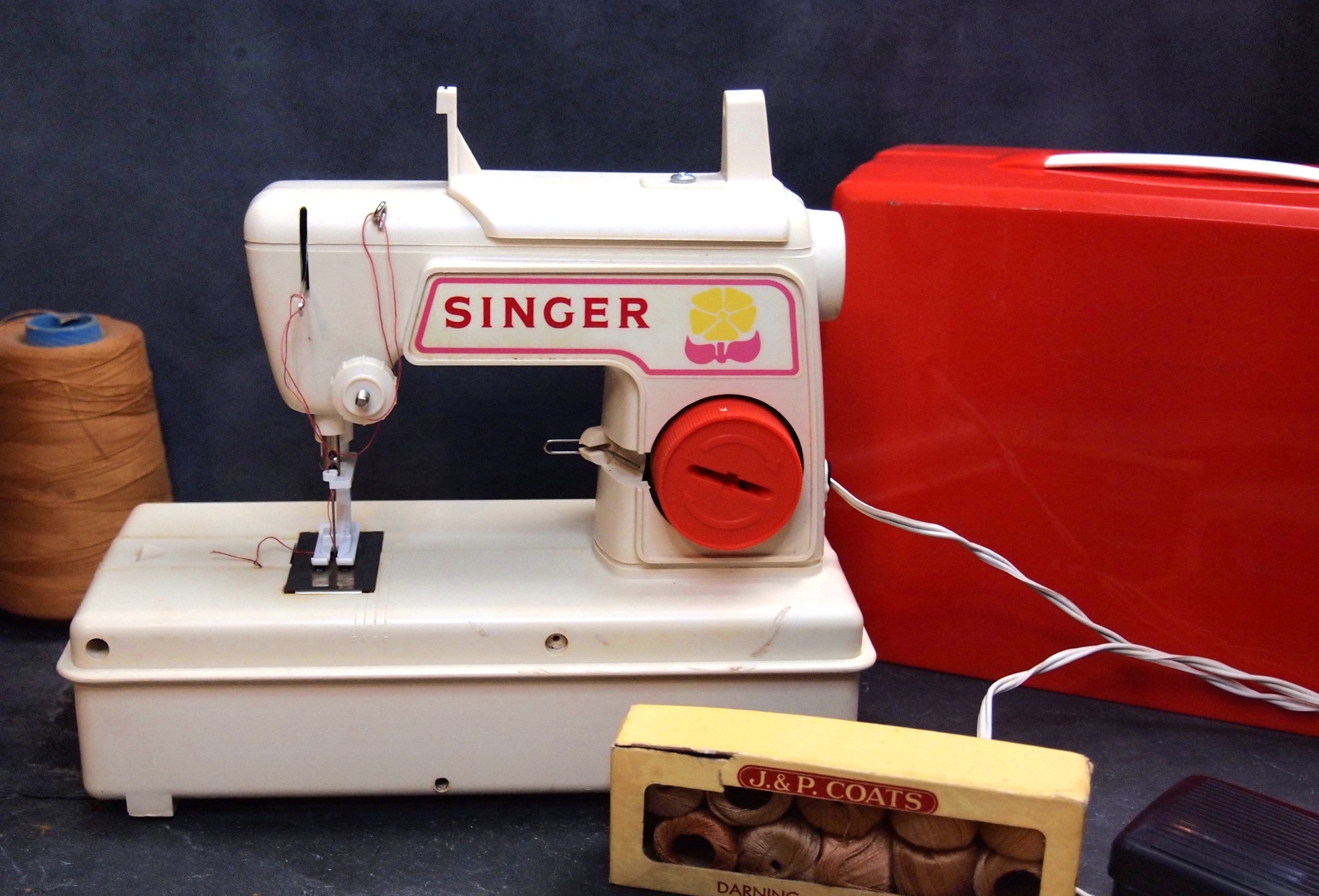 Singer Kids Sewing Machine, Battery Operated-Chainstich, Art Projects