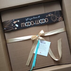 Mood4Wood handmade wooden lamp packaging – carefully wrapped gift box ready for delivery.