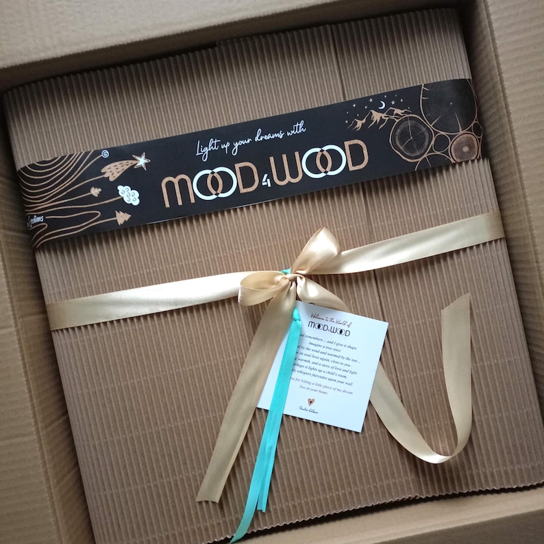 Mood4Wood handmade wooden lamp packaging – carefully wrapped gift box ready for delivery.
