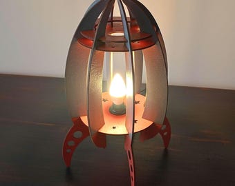 Houten raket tafellamp – handgemaakt 3D-ruimtenachtlampje, kinder- en kinderkamerverlichting, houten astronautendecor - gepersonaliseerd met naam