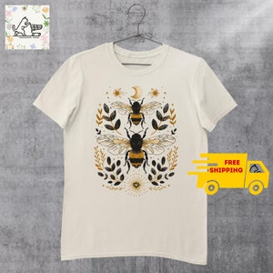 Vintage Floral Bee Shirt Queen Bee Gift for Nature Lover Cottagecore T-Shirt Dark Academia Aesthetic Boho Bee Lover Tee Artistic Garden Gift