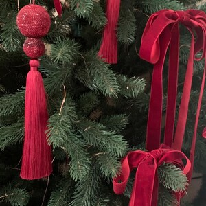 Photo inspiration: Decorative Sphere With Tassels Reference: A Set Of Rhinestone Balls With Silky Tassels And Velvet