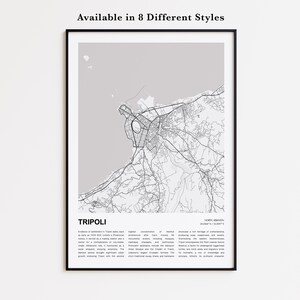 Pode incluir: Uma impressão emoldurada em preto e branco do mapa de Trípoli, Líbano, com o nome e as coordenadas da cidade. A impressão inclui layouts de ruas detalhados e características geográficas, com texto na parte inferior. A parte superior da moldura diz "Disponível em 8 estilos diferentes."