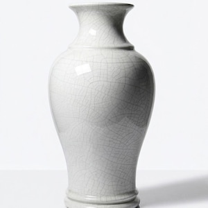 Large baluster vase in white crackled earthenware, Chinese style, 20th century, antique and modern chic Asian decoration, elegant white vase
