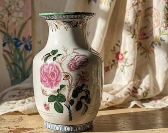 Impressive crackled earthenware vase with polychrome botanical decoration, Wong Lee 1895, vintage 1990s-2000s, chic Asian style.