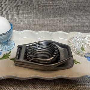 Food Prep Montessori Materials for Egg Slicing Practical Life Children&#39;s House Lessons with Metal Egg Slicer, Glass Egg Cup and Ceramic Tray