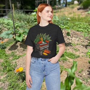 Tuinkar T-shirt, tuinshirt, tuinieren cadeau, tuinliefde, tuinliefhebber cadeau, tuinman cadeau idee, Unisex Jersey korte mouw Tee