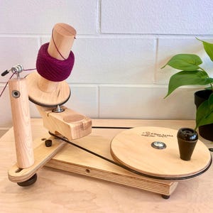Maple Jumbo Yarn Ball Winder Genuine Fiber Artist Supply Co. Made in Ohio