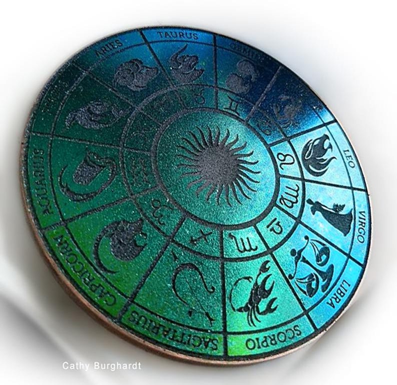 Betelgeuse Flake-Lumiere Lusters Color Shifting Metallic Foil Gilding Art Pigment- Non-Plastic for Cosmetic, Craft, Resin and Glass Art image 3