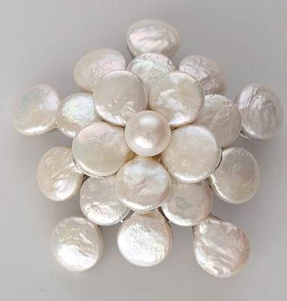 Siman Tu Pearl Brooch