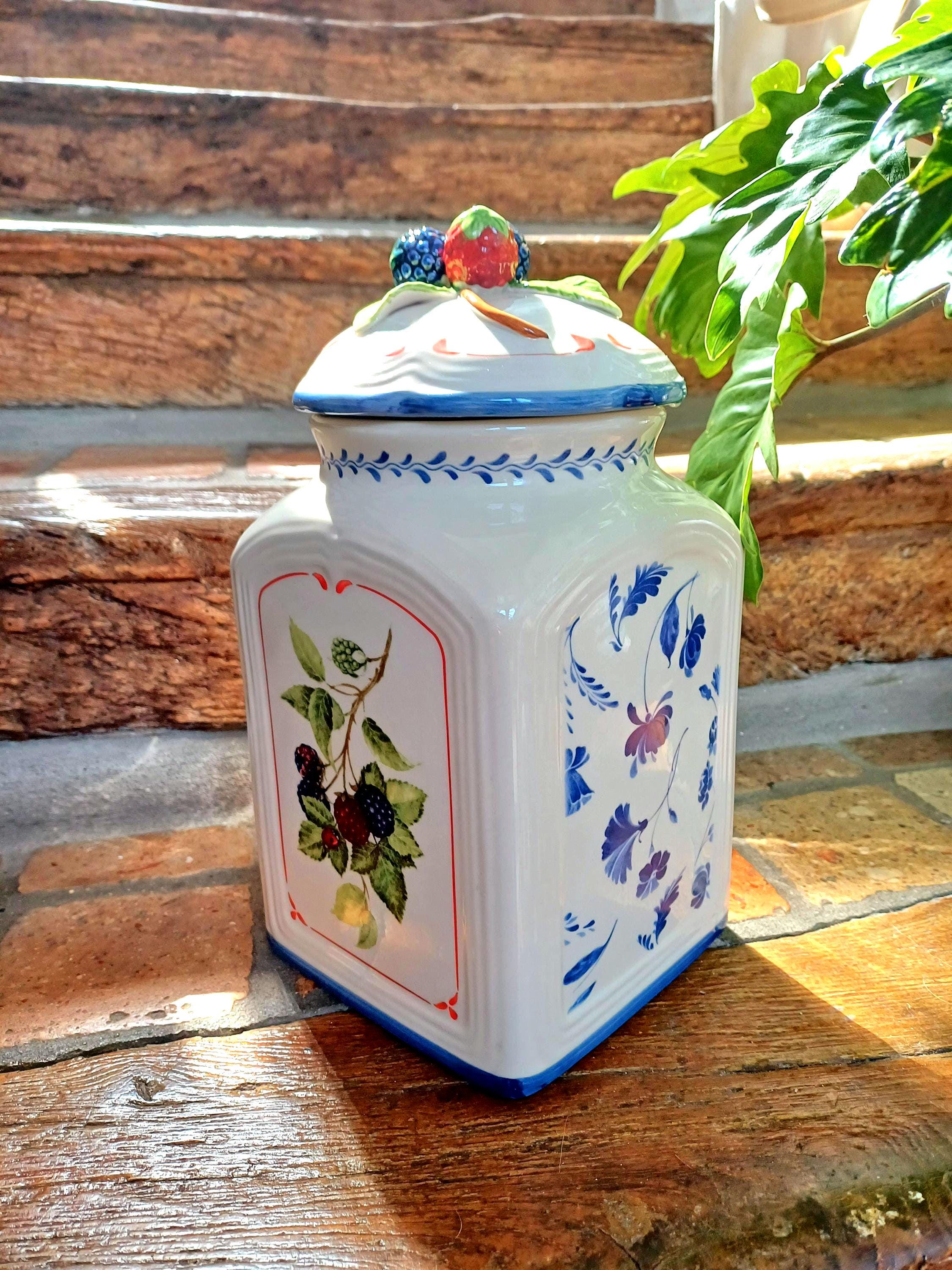 Villeroy and Boch XL Cookie Jar – Cottage Charm Collection – Large Ceramic Kitchen Canister – Bramble & Floral – Farmhouse Decod