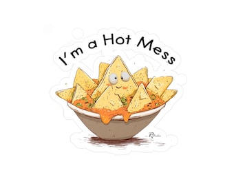Könnte beinhalten: Ein Aufkleber mit einer Cartoon-Illustration einer Schüssel Nachos. Der Text "I'm a Hot Mess" steht über der Schüssel. Die Nachos sind in einer braunen Schüssel mit orangefarbenem Käse und grünen Zwiebeln.