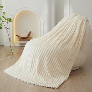 Warm, Fluffy, Stylish and Cozy Imitation Flannel Blanket for Couch, Bed, and Sofa - Soft and Soothing Throw Blanket. Big and Small Blanket