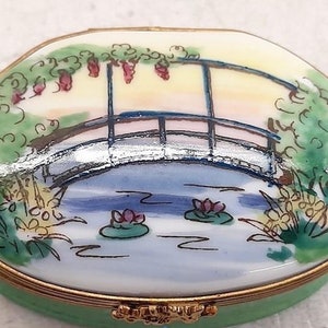 Peint Main Trinket Box 2 1/2" x 2" x 1" Hand Painted - Monet Inspired - France