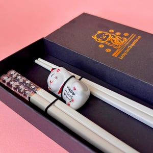 Set Sakura Blossom-eetstokjes: Japans cadeau met zwarte of witte eetstokjes en Lucky Cat of Lucky Mount Fuji-houder White Chopsticks Cat