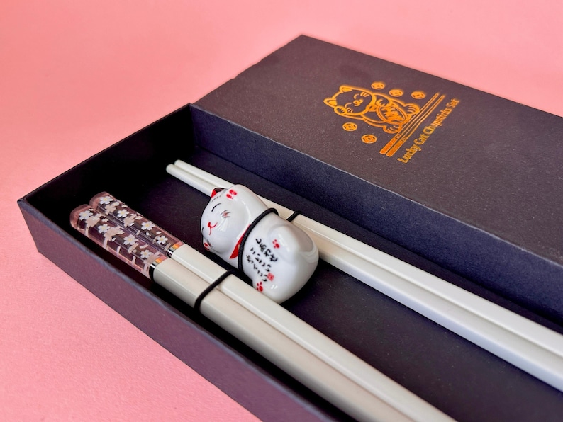 Set Sakura Blossom-eetstokjes: Japans cadeau met zwarte of witte eetstokjes en Lucky Cat of Lucky Mount Fuji-houder White Chopsticks Cat