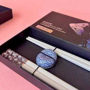 Set Sakura Blossom-eetstokjes: Japans cadeau met zwarte of witte eetstokjes en Lucky Cat of Lucky Mount Fuji-houder White Chopstick Fuji