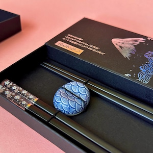 Set Sakura Blossom-eetstokjes: Japans cadeau met zwarte of witte eetstokjes en Lucky Cat of Lucky Mount Fuji-houder Black Chopstick Fuji