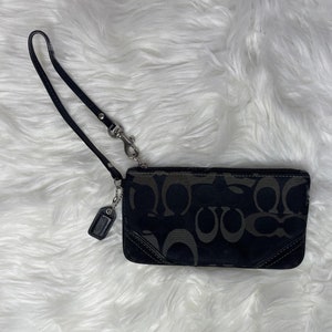 Bolso de mano Coach Black Signature con ribete de gamuza y cuero, herrajes de níquel y etiqueta colgante