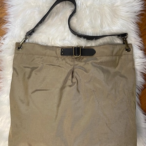 バッグ 2000s banana republic sling bag khaki Leather Crossbody Bag | Banana Republic