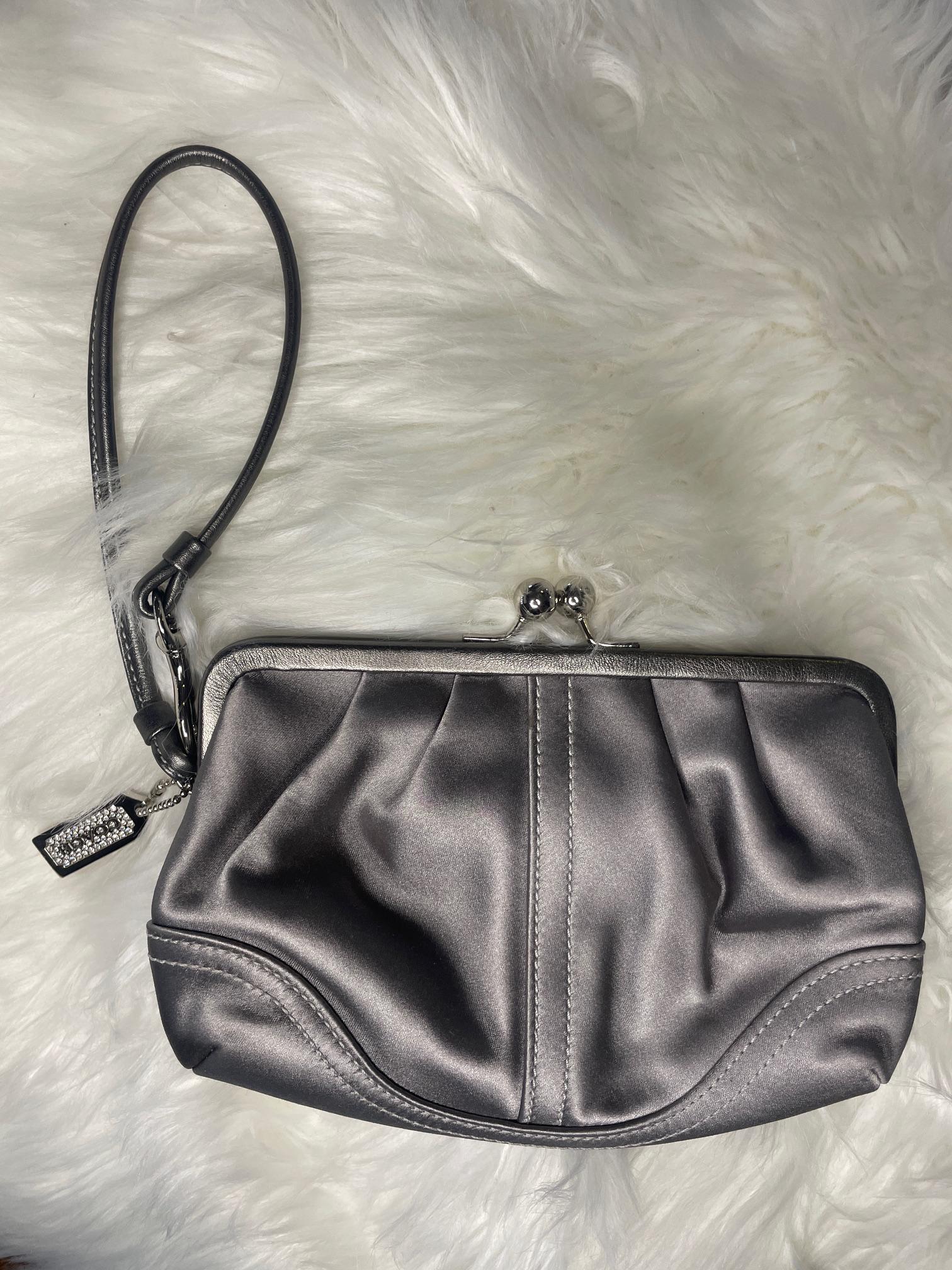 ◎美品◎ COACH スパンコール kisslock パーティバッグ シルバー NWT COACH METALLIC SILVER LEATHER KISSLOCK FRAME COIN PURSE