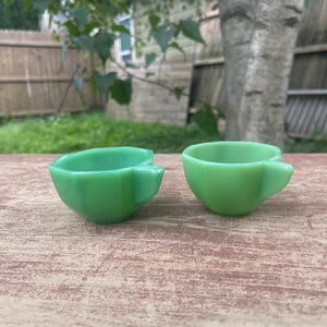 Vintage Pair of Akro Agate Children&#39;s Tea Cups